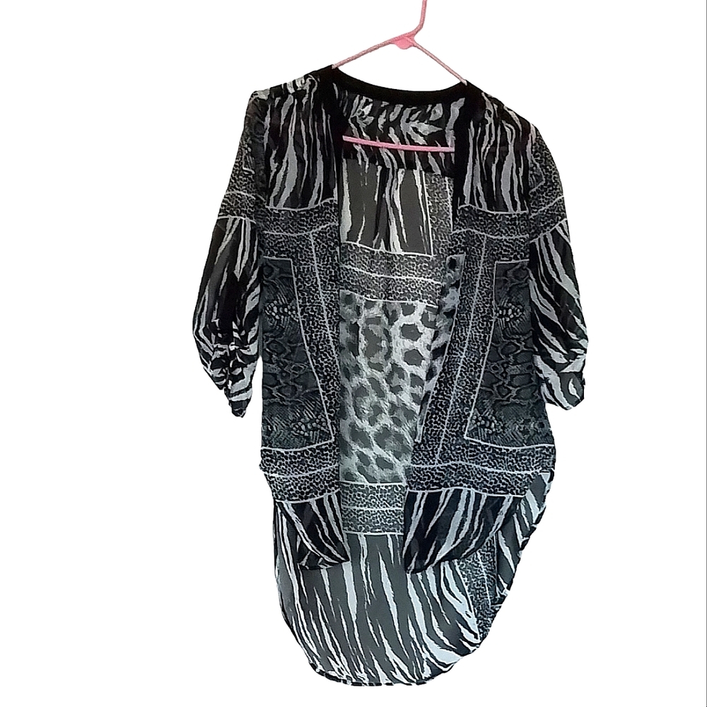 WOMENS ANIMAL PRINT BUTTON DOWN BLOUSE